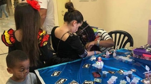 הפנינג פורים והצגה דלת הקסמים 2018 (4).jpg