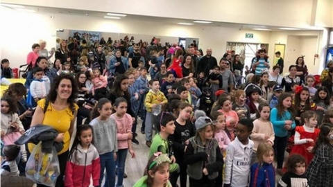 הפנינג פורים והצגה דלת הקסמים 2018 (1).jpg